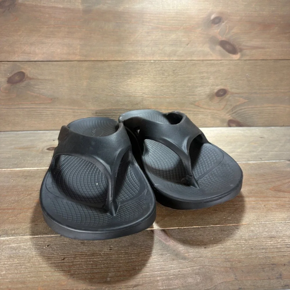 OOFOS OOriginal Mens size 10 shoes Black Recovery Slip On flip flop sandals